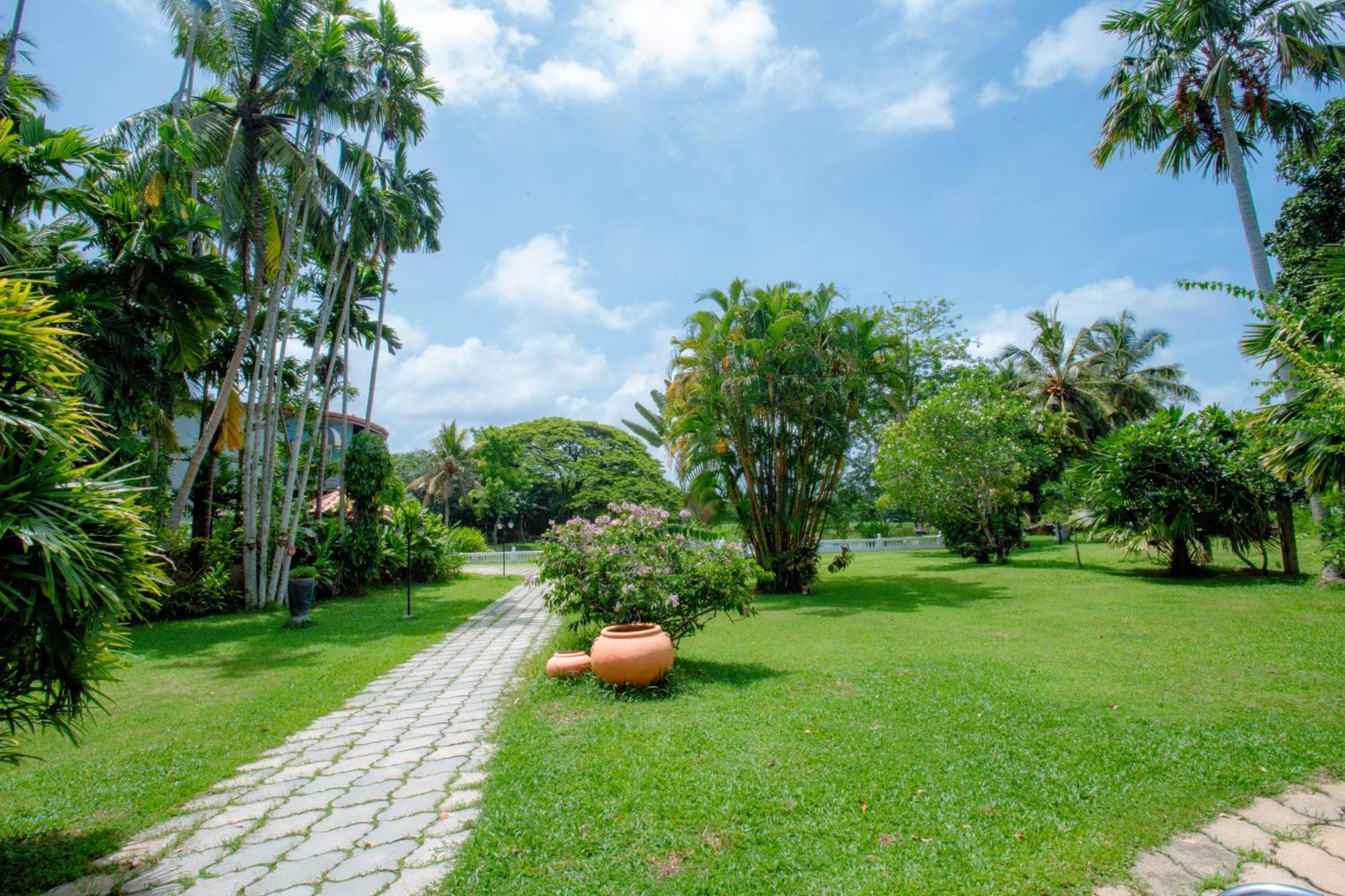 Ayubowan Swiss Lanka Bungalow Resort Bentota Buitenkant foto